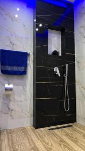Modern Apt, Private Parking, Fast WiFi Elevator