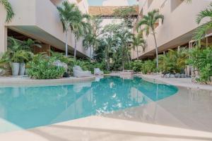 Luxury Retreat with Private Pool and Premium Amenities Close to the Beach