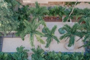Luxury Retreat with Private Pool and Premium Amenities Close to the Beach