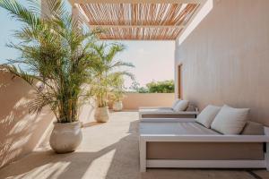 Luxury Retreat with Private Pool and Premium Amenities Close to the Beach