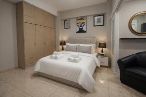 Piraeus Studio Royal No 1