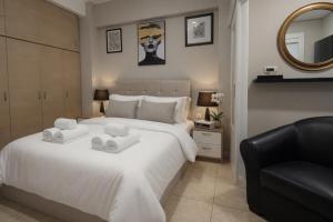 Piraeus Studio Royal No 1