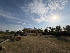 Sawai Kamod Farms