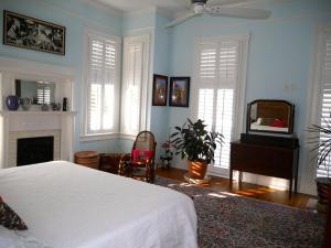 Downtown Victorian across from Forsyth Park N1