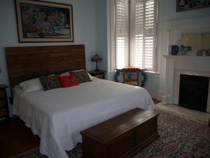 Downtown Victorian across from Forsyth Park N1