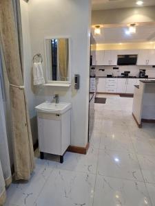 Esouthlands 6 Beds 4 bedrooms villa