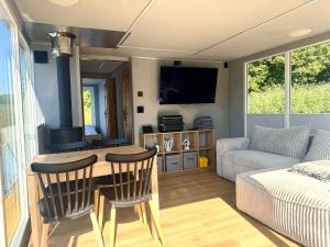 Houseboat ALOHA