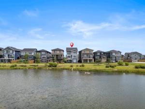 Airdrie 3BR Lake-View Home – King Suite, Fireplace, Central AC, Double Garage