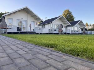 Family holiday homes, playground, summer pool