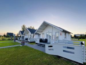 Family holiday homes, playground, summer pool