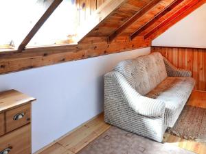 Lakeside holiday home, private garden