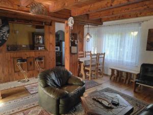 Lakeside holiday villa, private garden