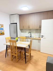 Cozy Central 2 Bedroom Apartment in Myslym Shyri