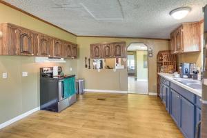 5 Mi to Dtwn Aiken! Family Home w Open Yard