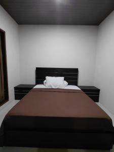 Accommodation with a fish pond and rice fields