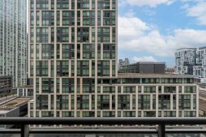 City Views 2BR, King Suite with Patio & Free Parking