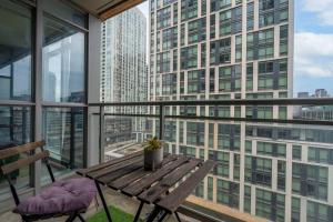 City Views 2BR, King Suite with Patio & Free Parking