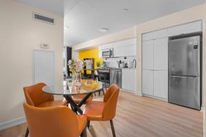 City Views 2BR, King Suite with Patio & Free Parking