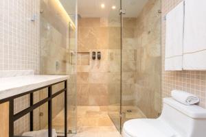 Luxury 1BR Condo Prime Location