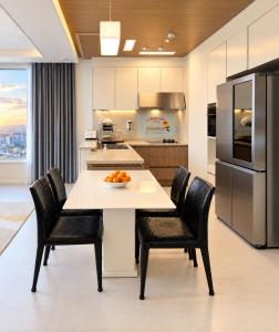 Sky lounge with Han River view, Ilsan Lake Park, KINTEX, Goyang Sports Complex, Gimpo Airport- Landmark Stay in Ilsan