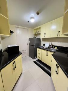 Staycation or Flight Crew Oasis Mins to NAIA Kitchenette Cozy