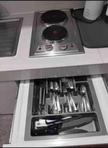 2 BR Condo in Pasig near LRT2 Santolan with Wifi