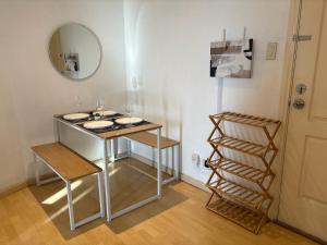 Cozy 1BR in Poblacion with 55inch Smart TV and Fast Wi-Fi