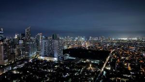 Cozy 1BR in Poblacion with 55inch Smart TV and Fast Wi-Fi