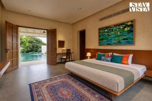 StayVista at GK-Bella Vista With Infinity Pool, Lake View
