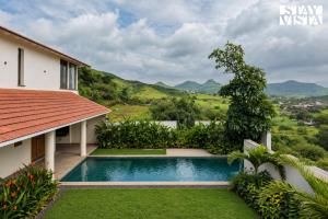 StayVista at GK-Bella Vista With Infinity Pool, Lake View