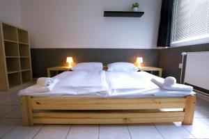Double Room with Shared Bathroom room in Hostel Seven