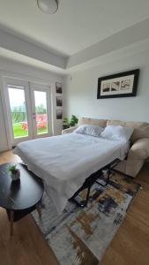 Elevated Horizon Retreat - Royal