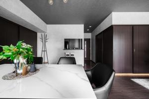 Edgewater Terrace 211