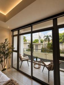 Palm Noir Modern Luxury Escape with a Resort Vibe