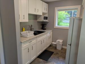 Forest 1-BR Suite - Hot Tub, Playground, BBQ