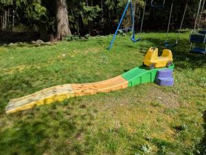 Forest 1-BR Suite - Hot Tub, Playground, BBQ