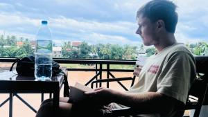Funny Riverside Backpackers 1