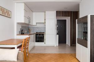 Szczęśliwicka Homely Apartment by BookingHost
