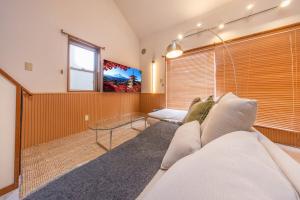 Baby & Kids Play Equipment, Free Parking, 8 Minutes to Direct Airport Access Station, Easy Access to Asakusa & Tokyo Skytree