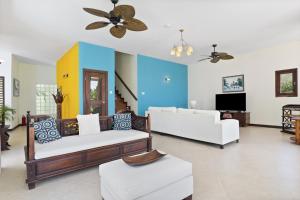 Hospitality Expert - Little Waters Villa Negril