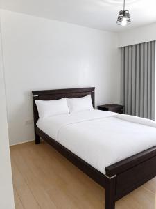 Elegant 2-Bedroom Apartment with Pool & Balcony