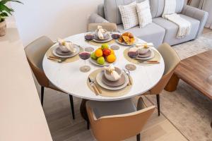 Hot Spot 2BDR Yas Island Sleeps 12