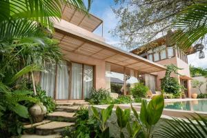Villa Merasa by Yolla