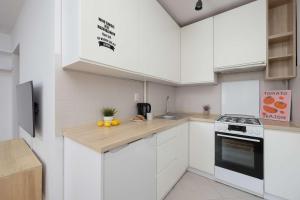 Cosy studio near the PGE stadium Warsaw Koźmińska 11 by Heyrent