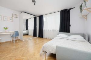 Cosy studio near the PGE stadium Warsaw Koźmińska 11 by Heyrent