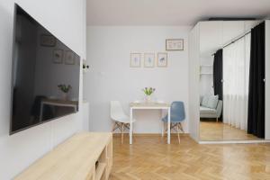Cosy studio near the PGE stadium Warsaw Koźmińska 11 by Heyrent