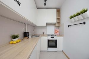 Cosy studio near the PGE stadium Warsaw Koźmińska 11 by Heyrent
