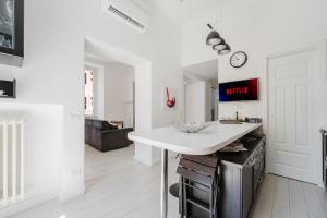 Vatican Luxury Apt 3 Bedrooms 4 Bathrooms