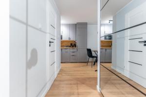Mias - Szopy 2 Riverside Suite by Lion Apartments