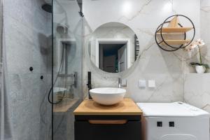 Mias - Szopy 2 Riverside Suite by Lion Apartments